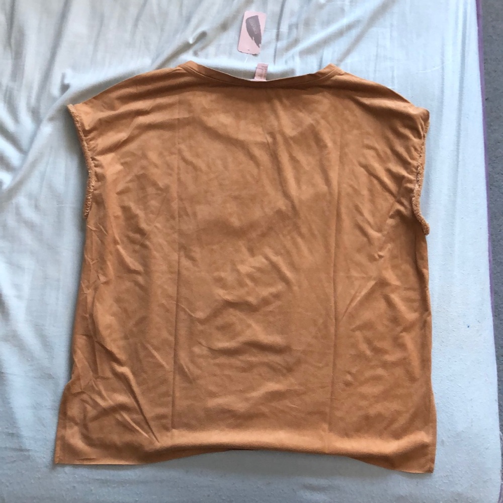 Shirt - Picture 4 of 4
